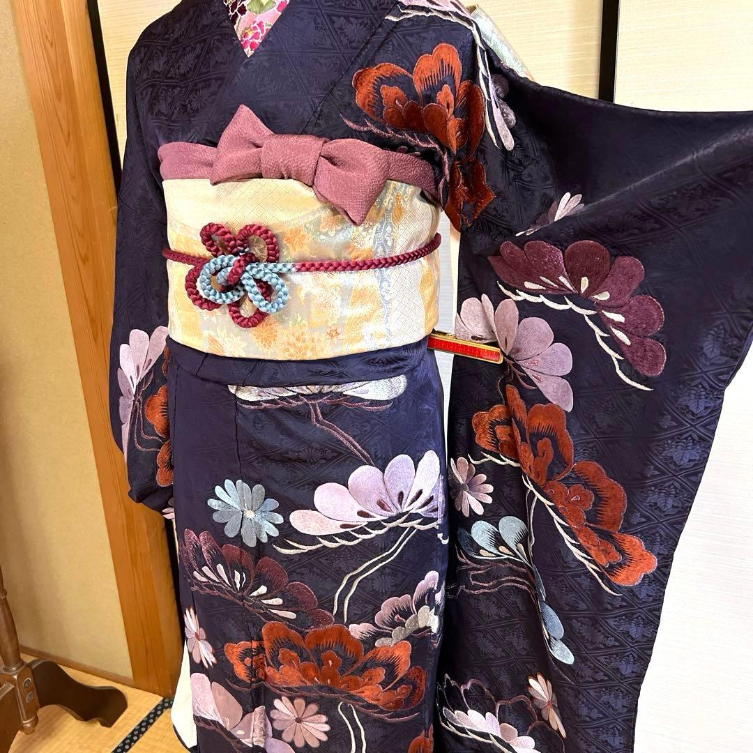 素敵な昭和アンティーク松と菊の刺繍中振袖　フルセット