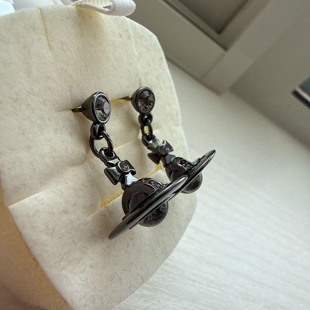 ヴィヴィアンウエストウッド　オーブ　ピアス