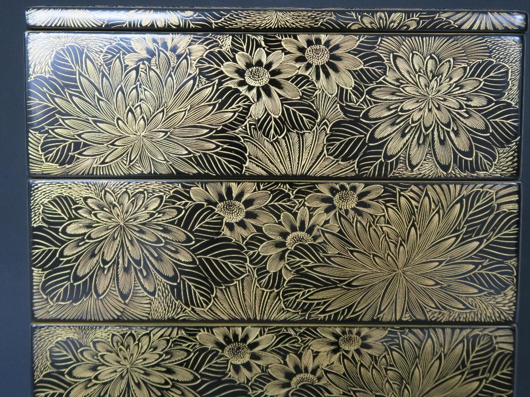 【輪島塗】極上総菊詰沈金 五段重箱 金縁 黒内朱塗 蓋二枚 蓋横菊彫 天然木