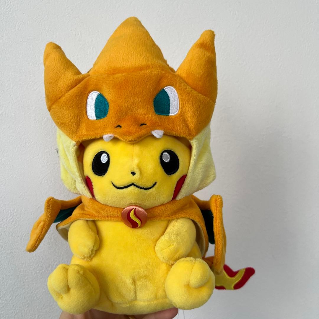 【タグ付き　超美品】ポケモンセンター メガリザードン　ポンチョを着たピカチュウ