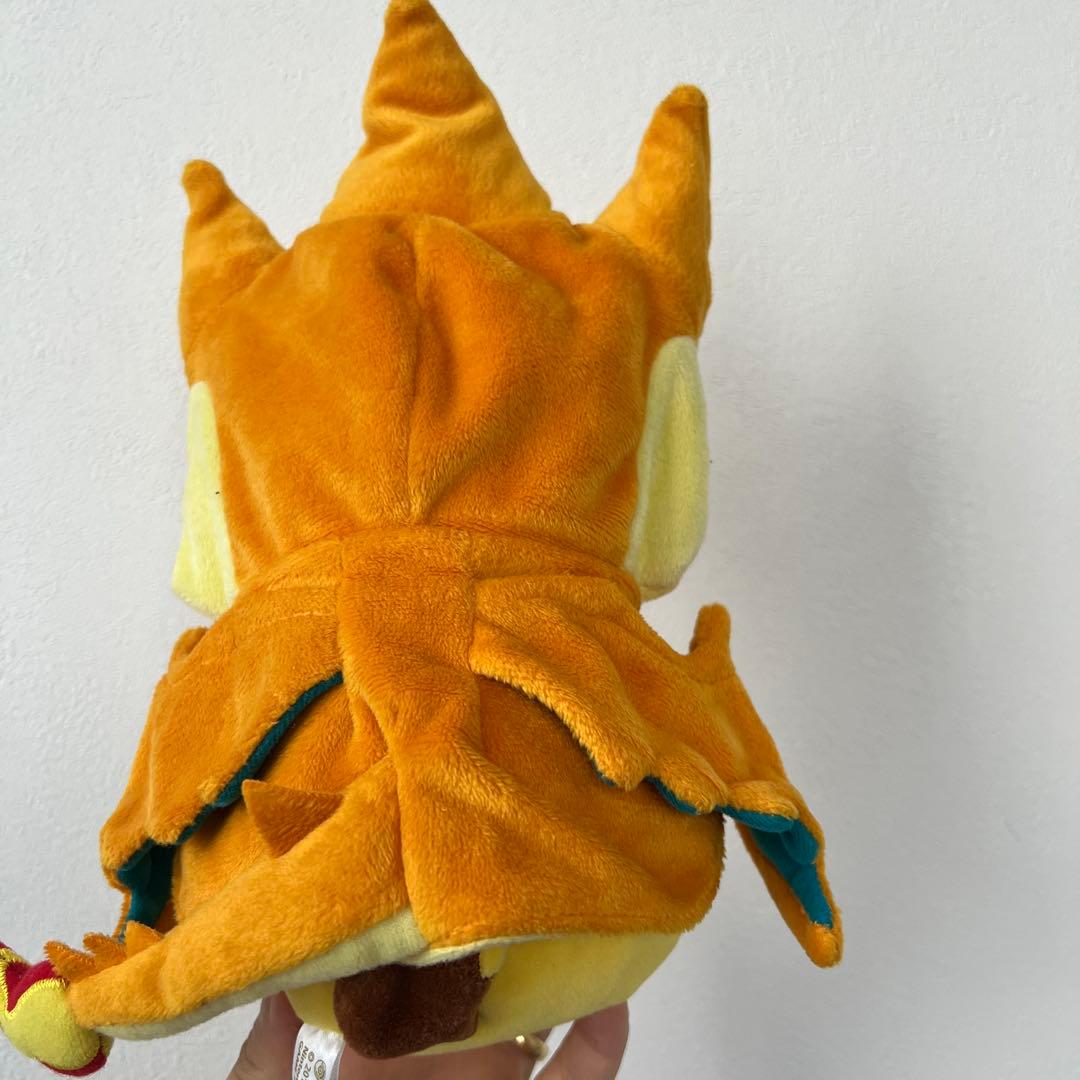 【タグ付き　超美品】ポケモンセンター メガリザードン　ポンチョを着たピカチュウ