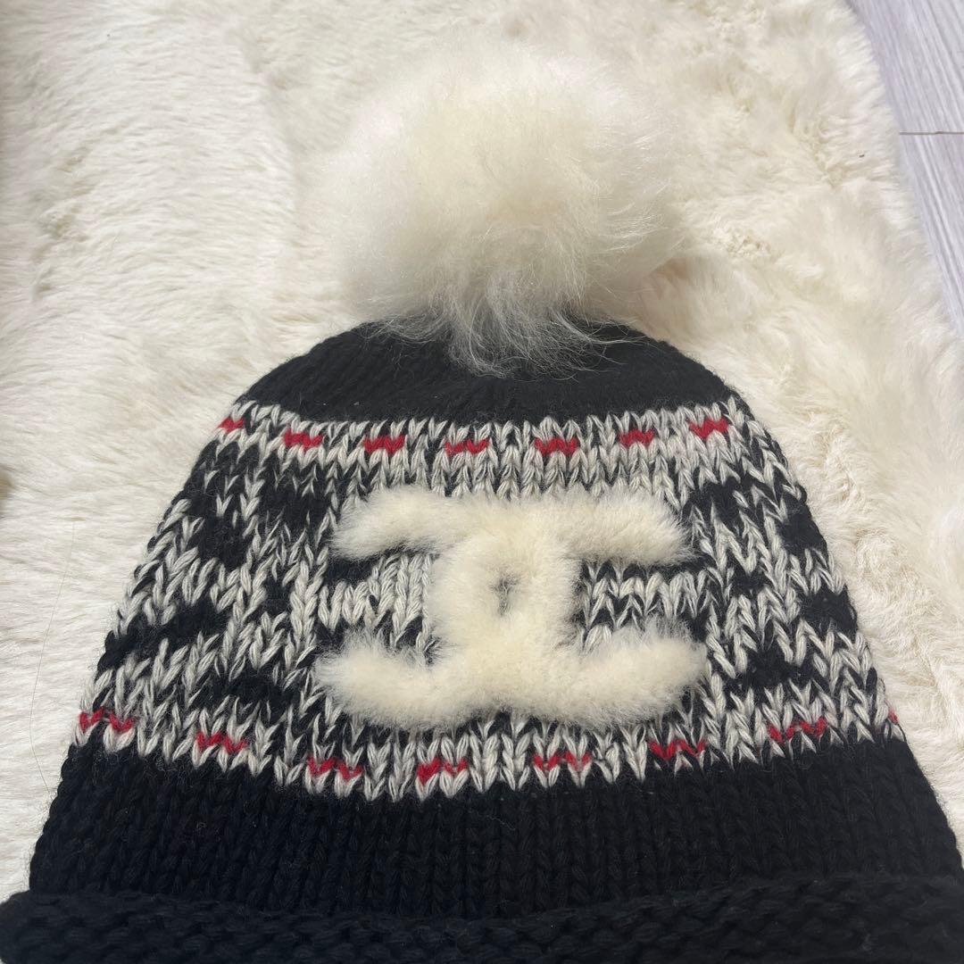 CHANEL ポンポン付きニット帽