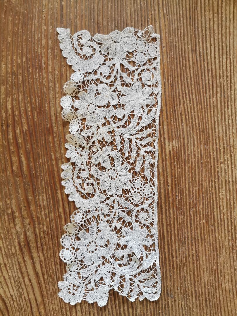 アンティーク 二輪のポワンドローズ デュセスレース 西洋菊 三つ葉 額装にも