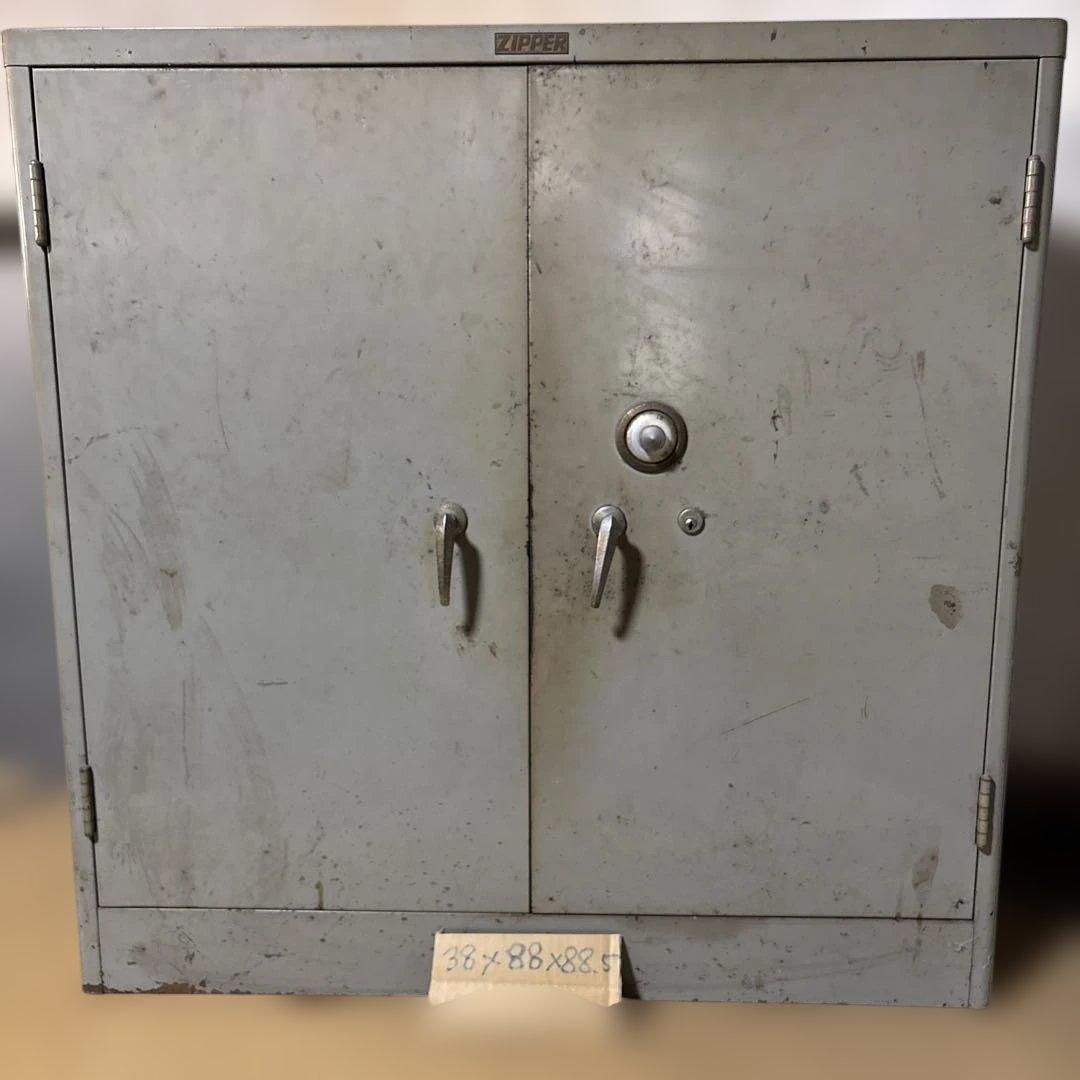 昭和レトロ　Zipper キャビネット 両開き書庫　グレー　鍵なし、ダイヤル壊れ