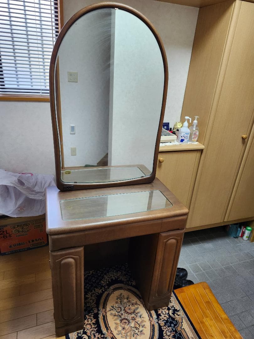 木製アーチ型ミラー付きドレッサー　未使用　中古
