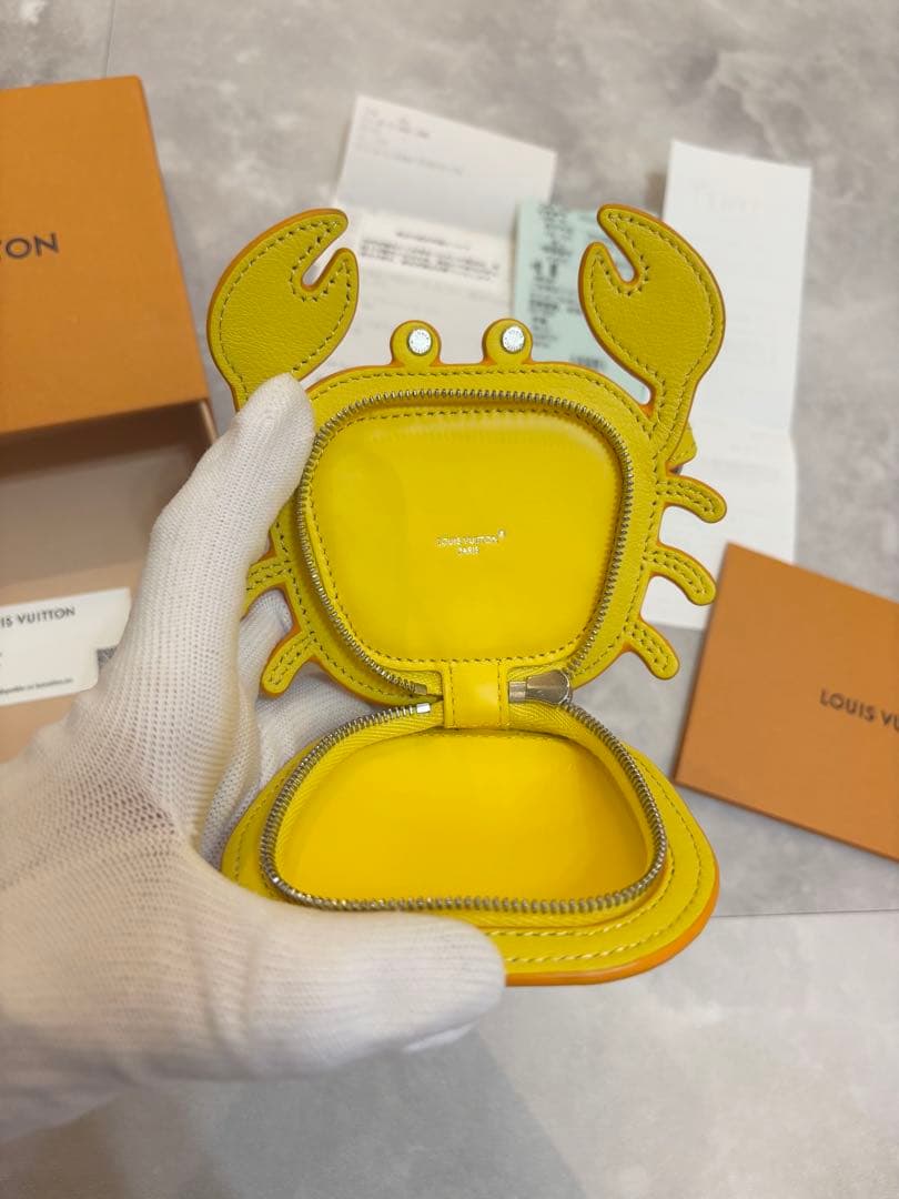 mina様未使用に近いルイヴィトン　バッグチャーム・AirPodsケース　LV