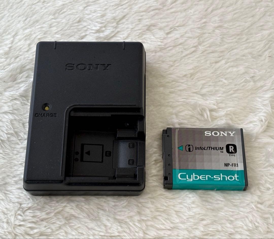 【SONY】Cyber-shot DSC-T30 デジカメ シルバー　コンデジ