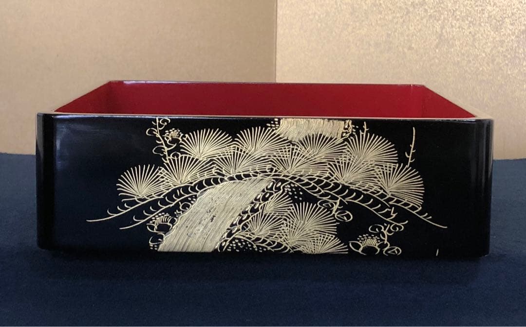 《レ》黒内朱 沈金松竹梅 四段重 替蓋付 木箱　251117え2