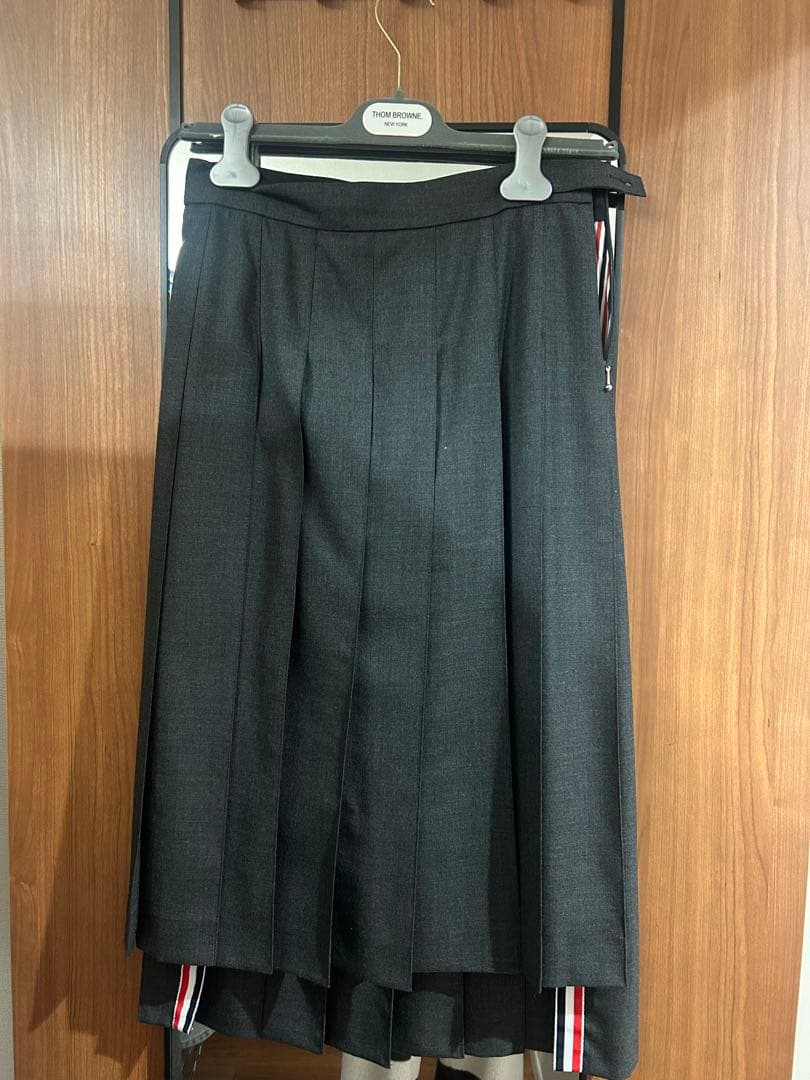 トムブラウン　膝下丈プリーツスカート