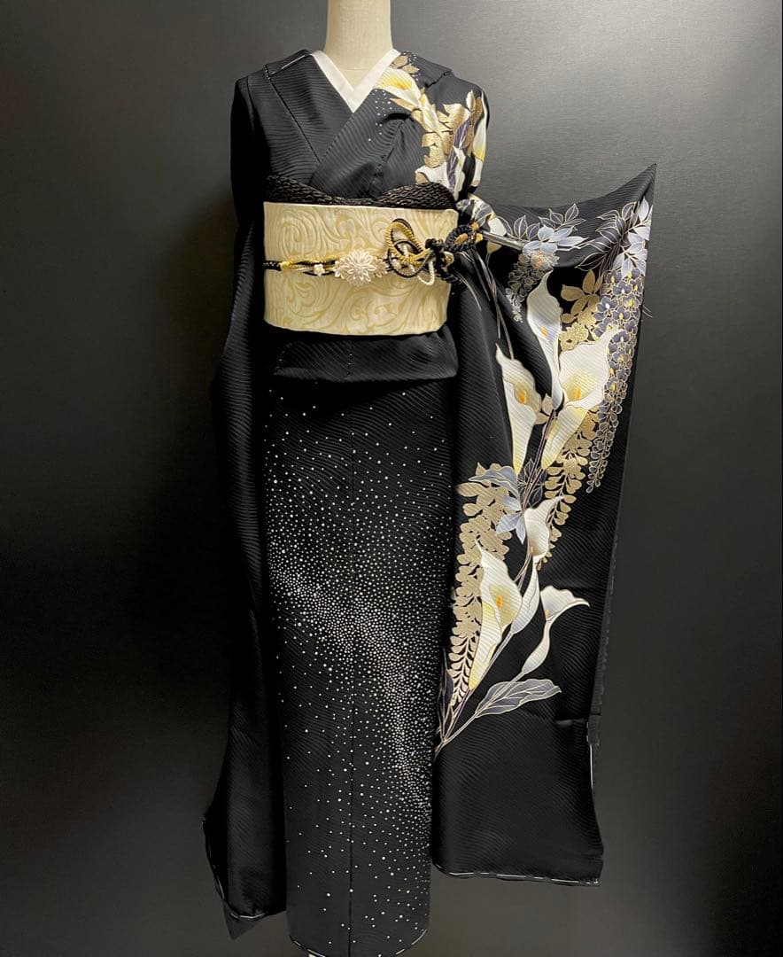 記憶に残る個性溢れる振袖【藤 カラー◆黒】ラインストーン 金 白 ブラック