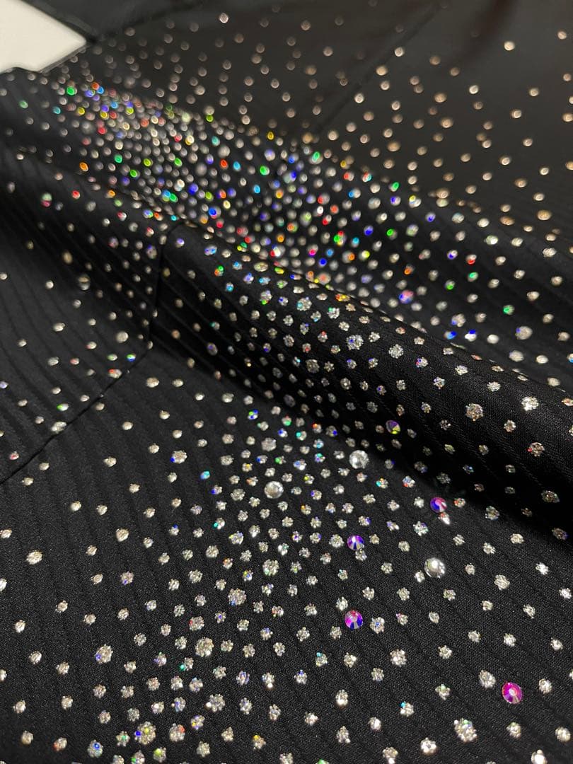 記憶に残る個性溢れる振袖【藤 カラー◆黒】ラインストーン 金 白 ブラック