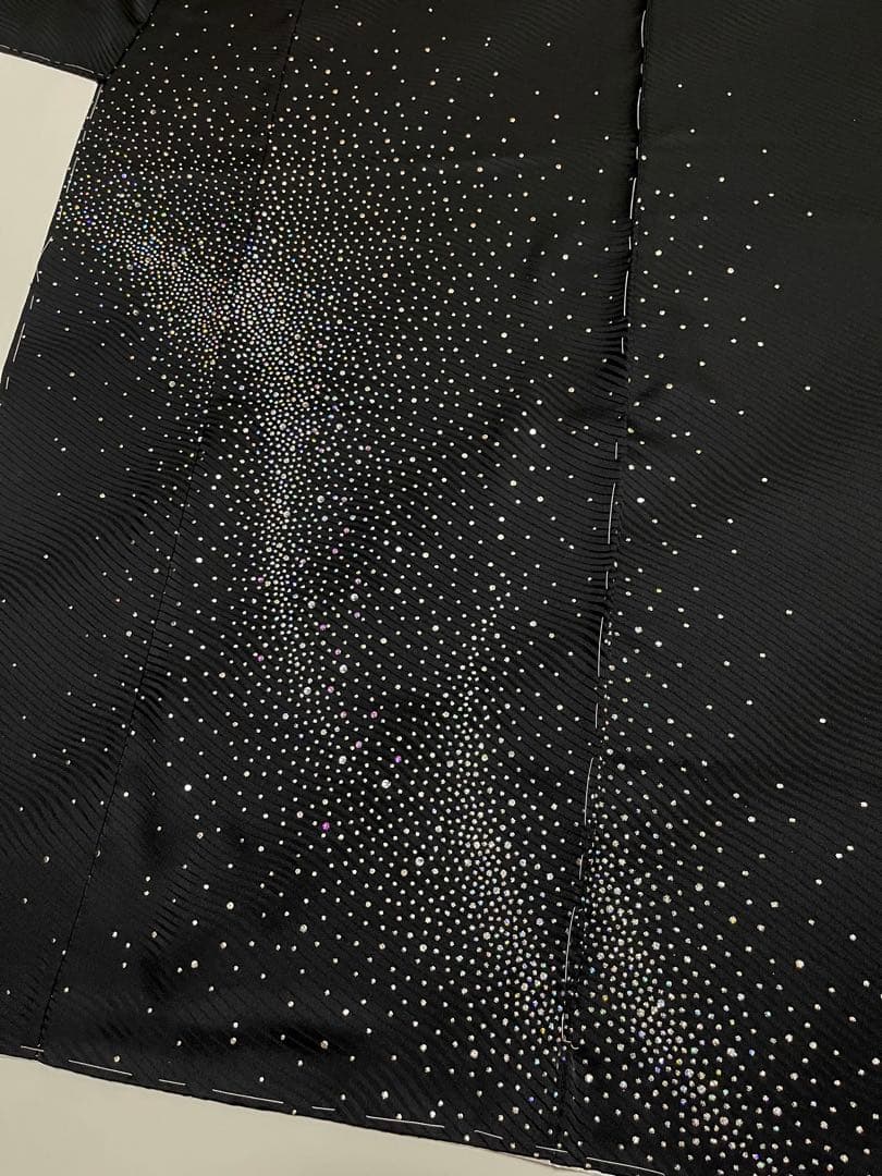 記憶に残る個性溢れる振袖【藤 カラー◆黒】ラインストーン 金 白 ブラック