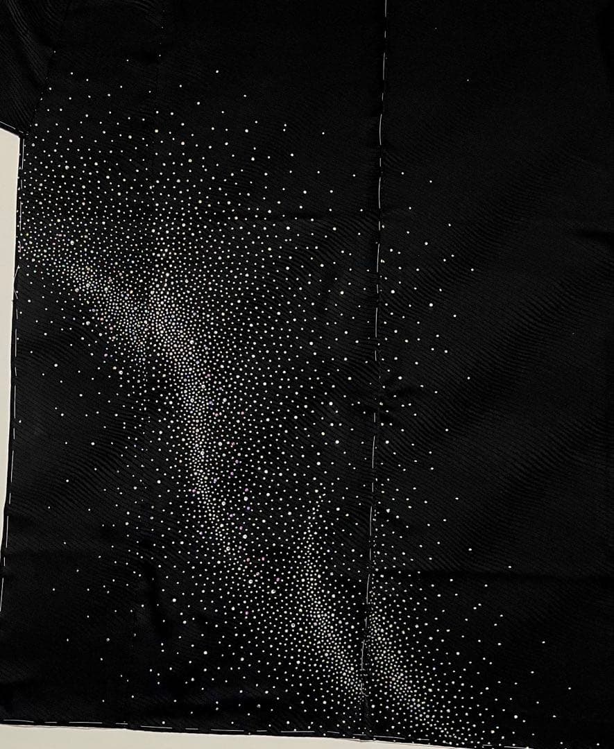 記憶に残る個性溢れる振袖【藤 カラー◆黒】ラインストーン 金 白 ブラック