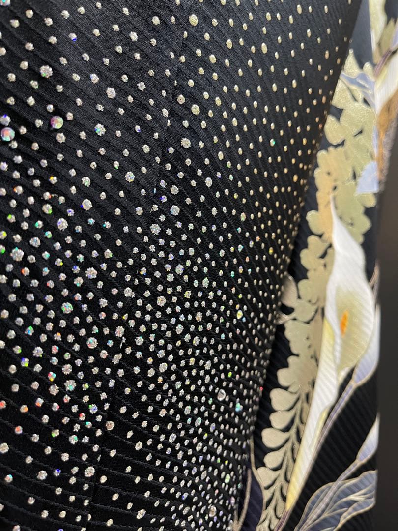 記憶に残る個性溢れる振袖【藤 カラー◆黒】ラインストーン 金 白 ブラック