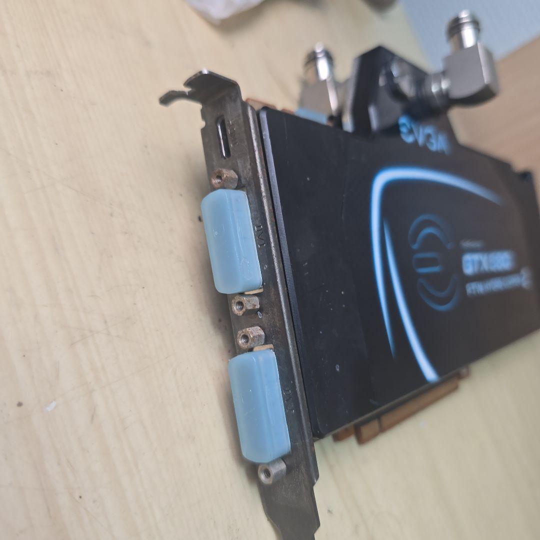 EVGA GeForce GTX 580 FTW ハイドロカッパー 2