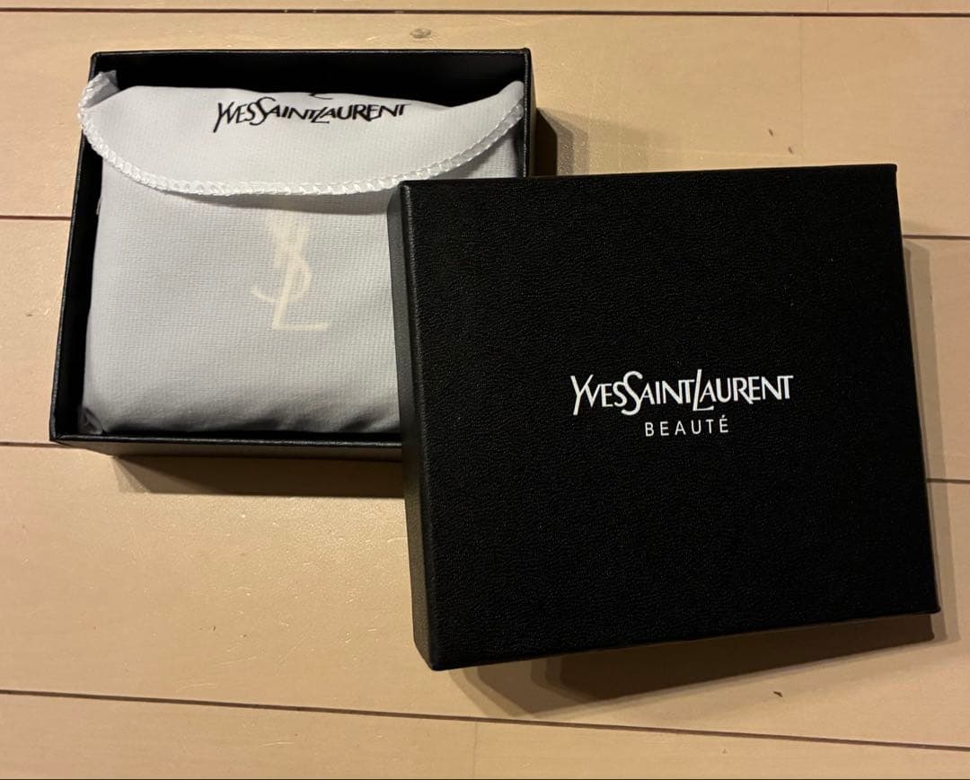 イブサンローラン 二つ折り財布 YSL
