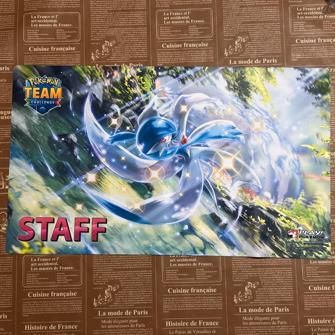 【 海外大会希少品！ 】かがやくサーナイト ポケモン プレイマット