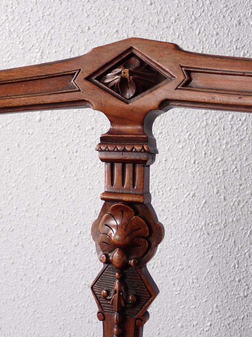 イギリス　英国　アンティーク　椅子　エドワーディアン　木製　彫刻　クラシック