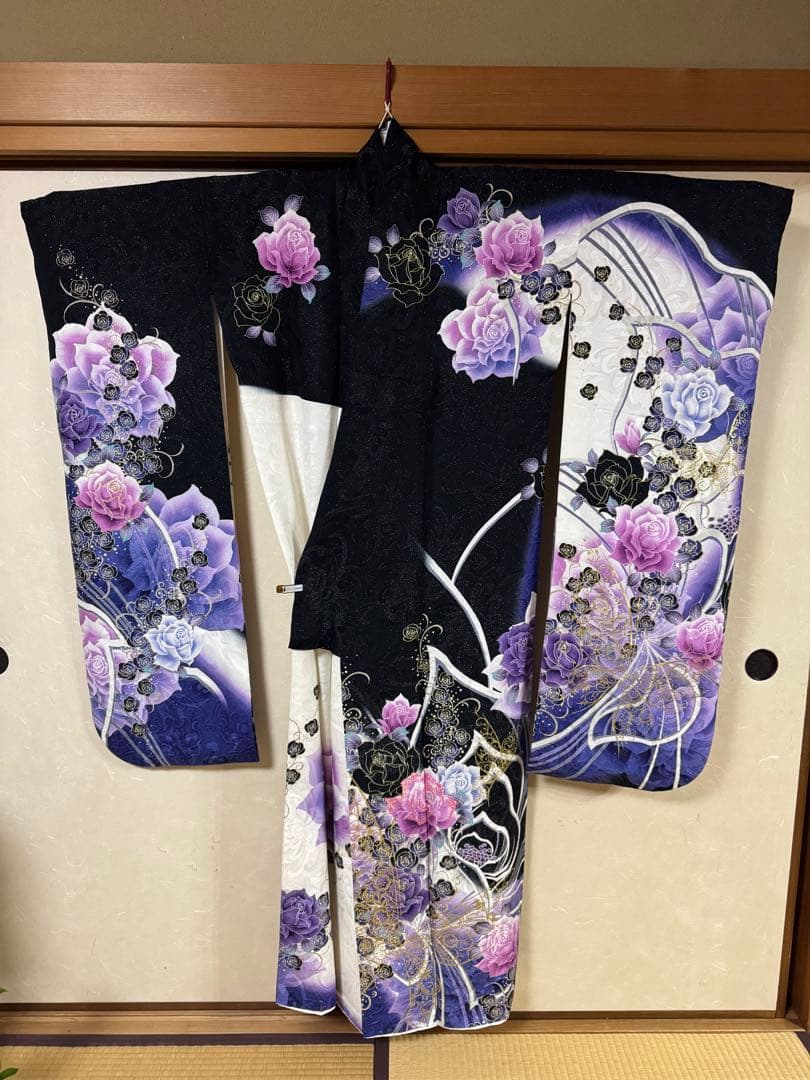最終ねは引き　振袖 黒と紫の花柄