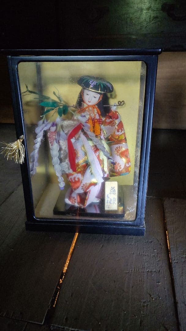 古い日本人形