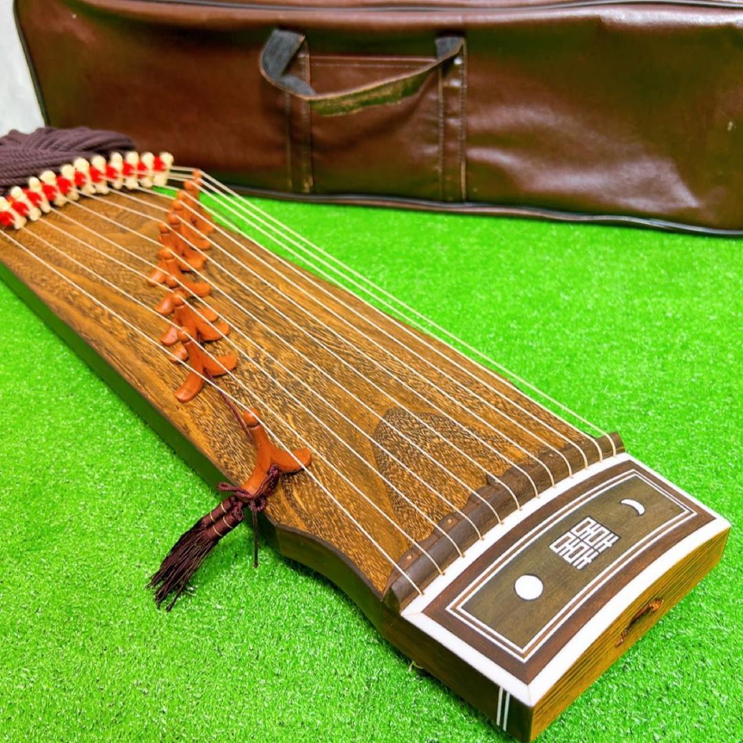 伽琴　カヤグム 和楽器 弦楽器　民族楽器　韓国　12弦　ケース付き