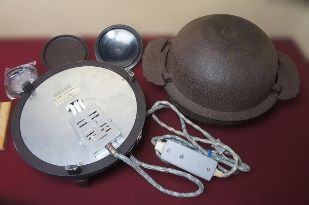 ☆桑色置炉 在銘裏甲釜 裏釜 替え蓋 釜鐶 置炉用600w炭型電熱器 送料込み