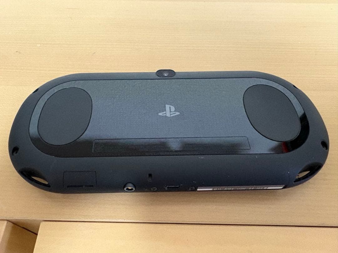 PlayStation®Vita（PCH-2000シリーズ） Wi-Fiモデル…