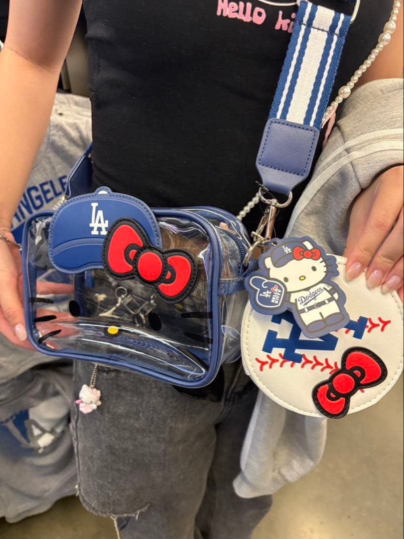 ハローキティ LAドジャース コラボケース②