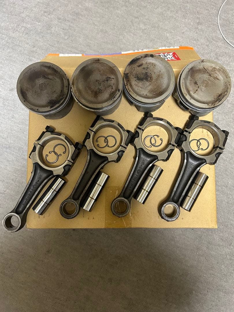 シルビア　SR20DET ターボ用純正ピストンとコンロッドセット（4個）