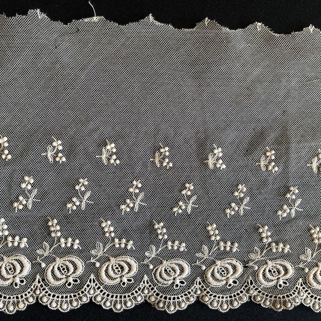 【２】フランスアンティーク　未使用　幅広　チュールレース　刺繍　ビスクドール