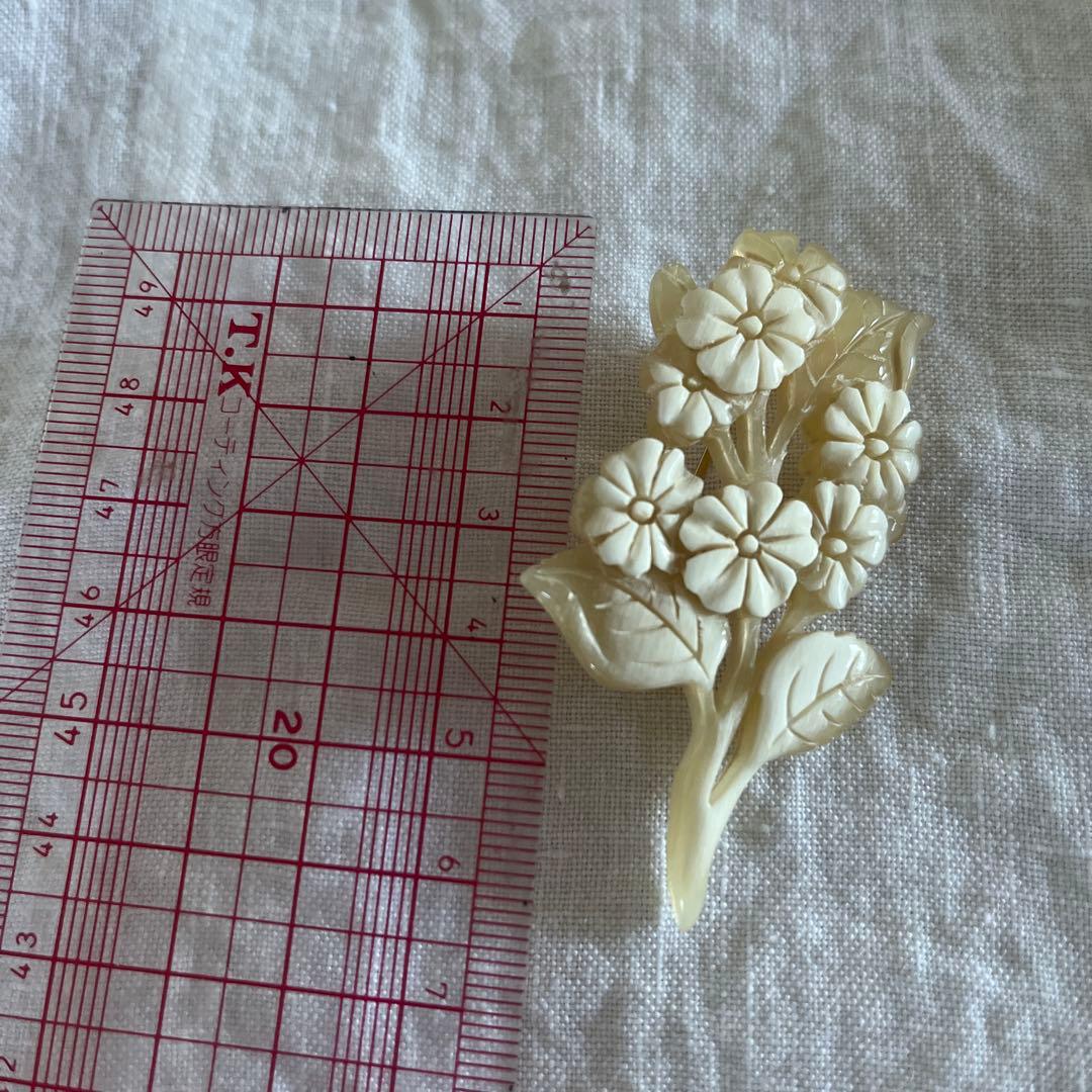 BISOU ビソウ　水牛ブローチ