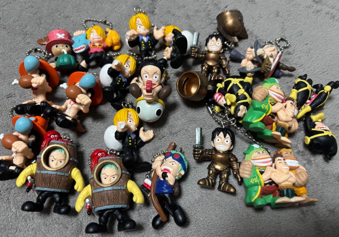 ワンピースイング キーホルダー 18個セット