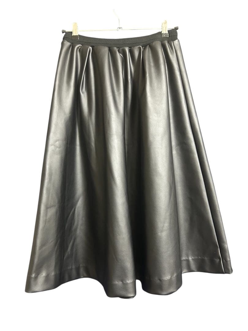 ✨新品　未使用品✨irise（イリゼ）レザーライク フレアスカート