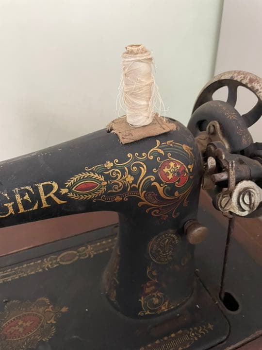 SINGER(シンガー )社製のアンティークミシンです。