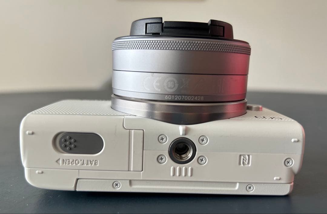 デジタルカメラ Canon EOS M100 (EOSM100WH-WLK)