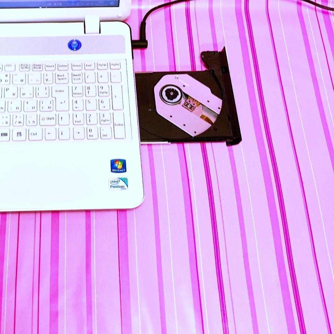 良品✨DVDやＣＤも聞ける1点物✨富士通白ノートパソコンカメラ付大容量69750