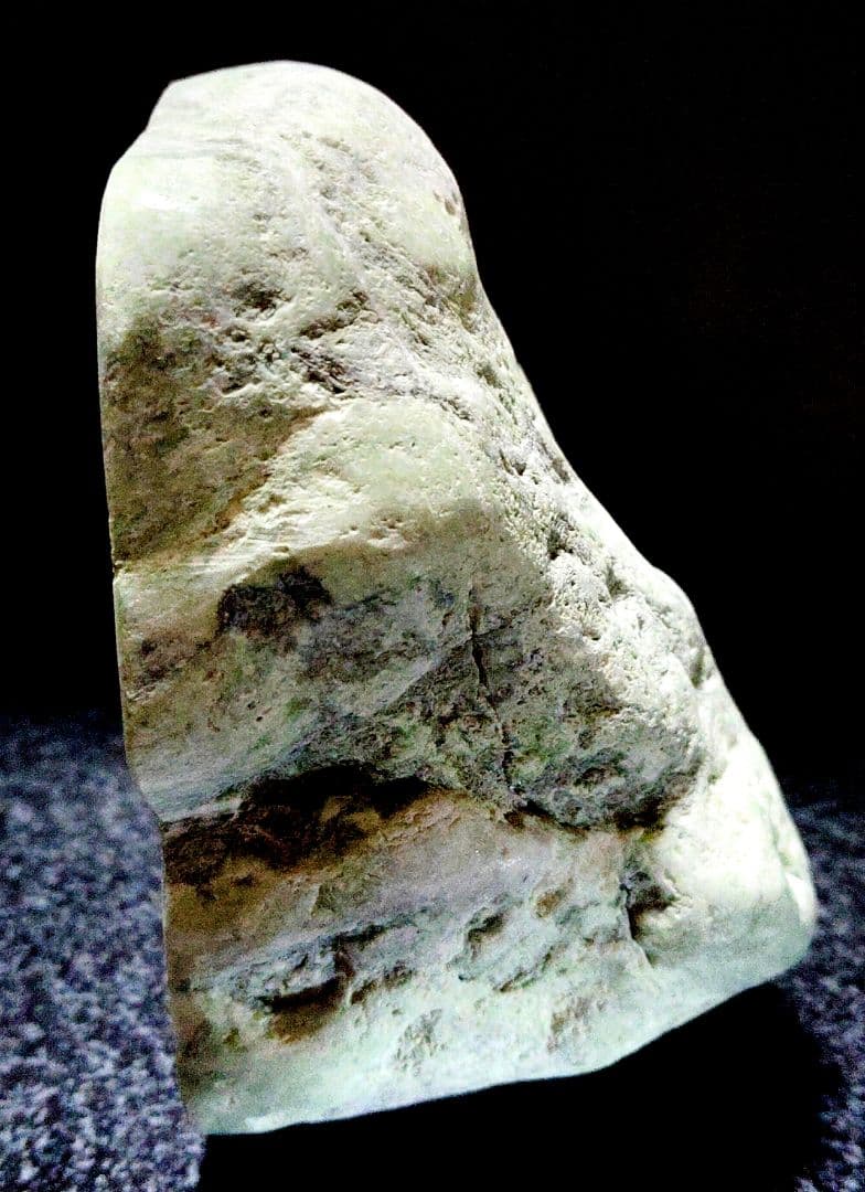 ★翡翠原石★糸魚川硬玉【小滝・川ズレ・カット1.5kg】