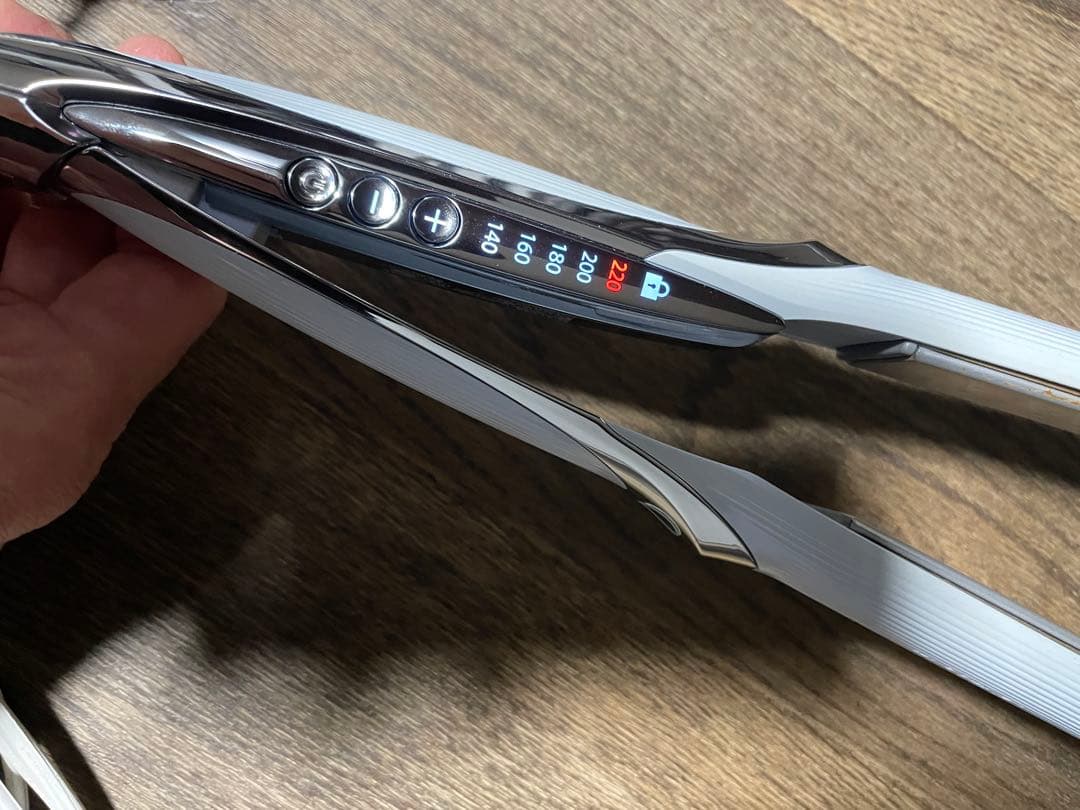 2025年10月新品購入 ストレートヘアアイロン 140-220℃