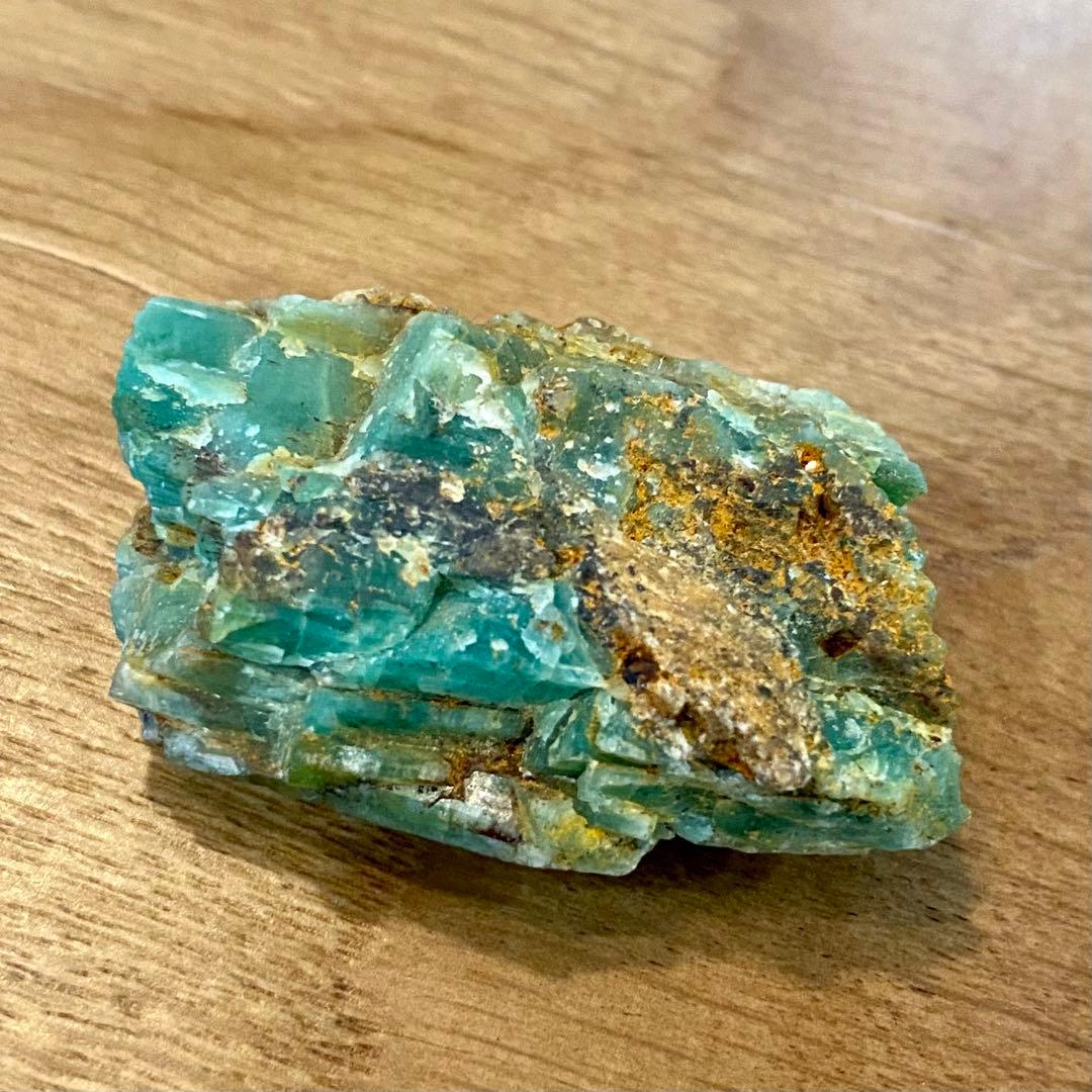 エメラルド　原石　パキスタン産