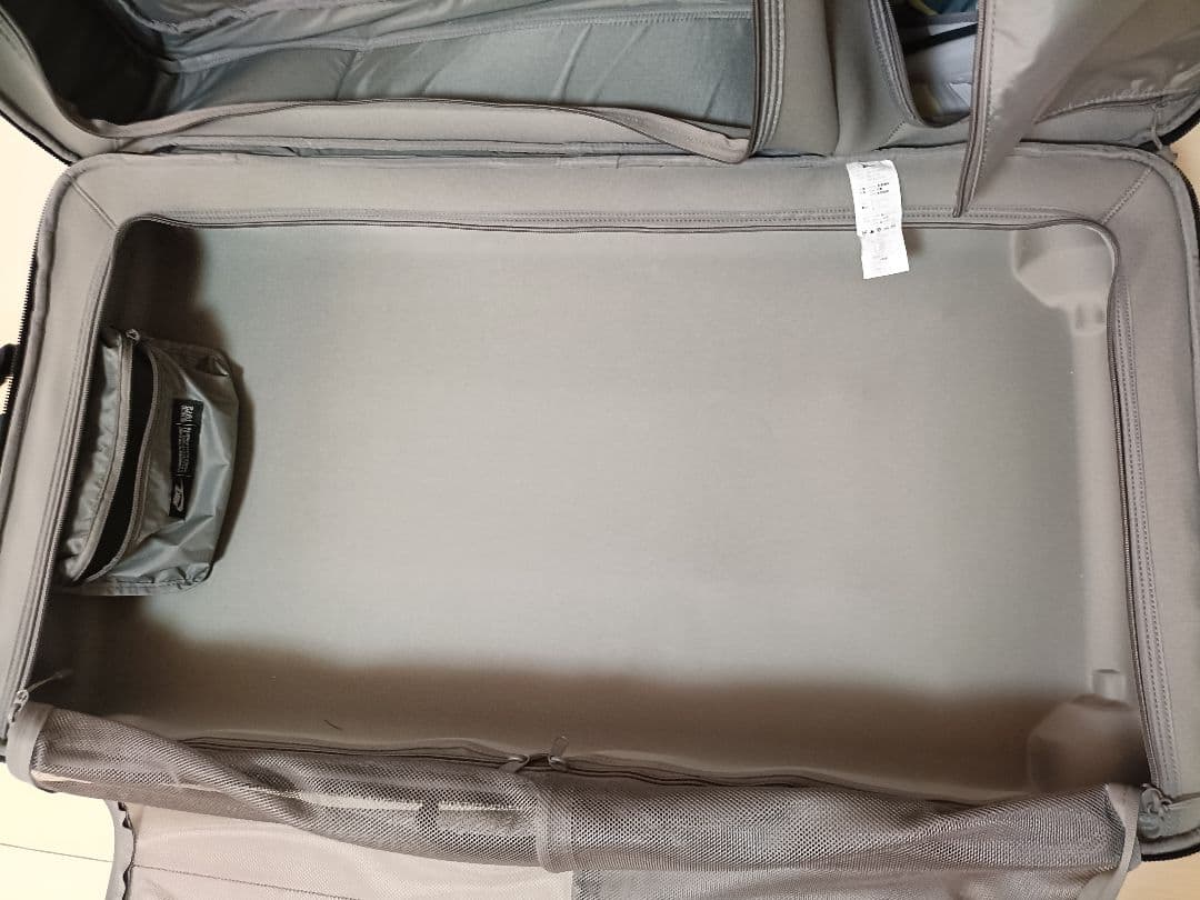 NIKE キャリーバッグ　キャリーケース 大容量 スニーカー柄