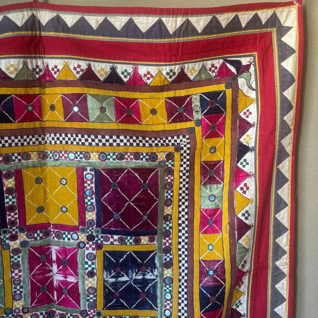 インドアンティークミラーワーク刺繍タペストリー