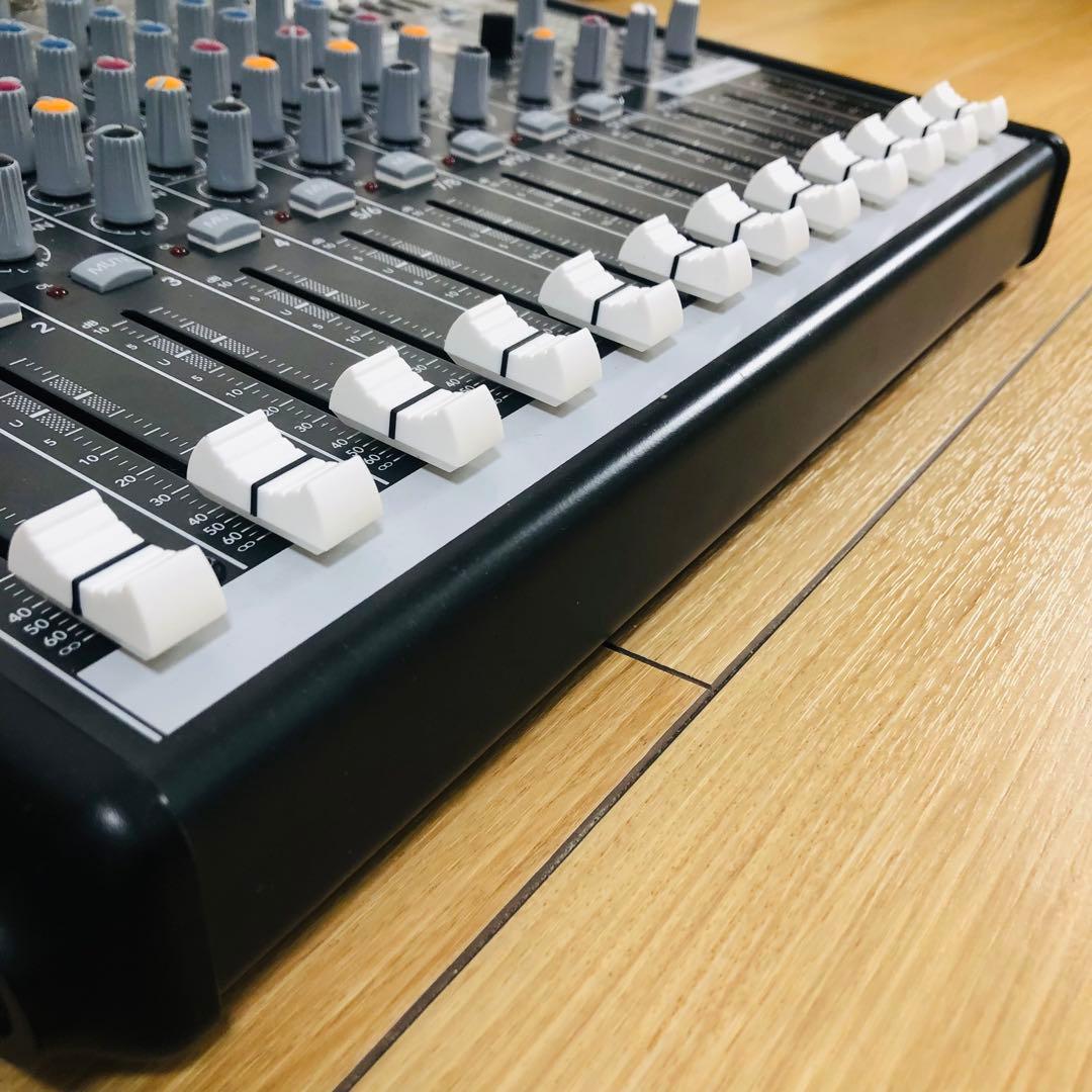 【極美品】MACKIE ProFX12 12チャンネルミキサー