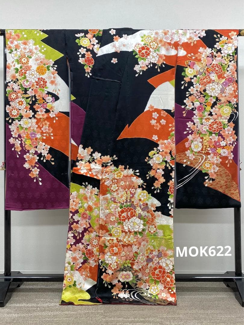 振袖 仮絵羽 刺繍 金彩 紋意匠 正絹 未仕立て品 八掛付き