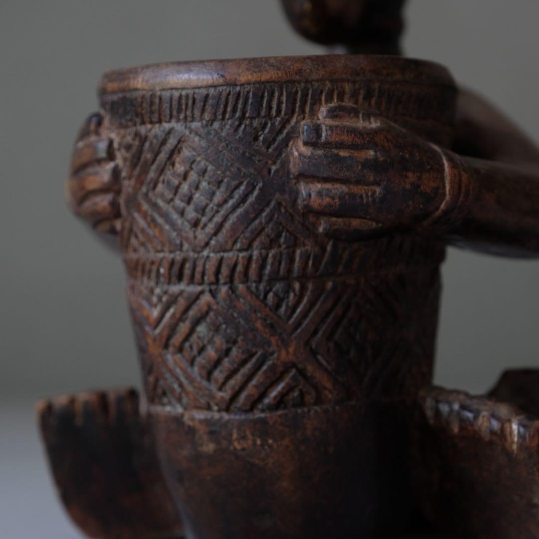 アフリカ 小物入れ付き木彫　オブジェ プリミティブ アート アンティーク