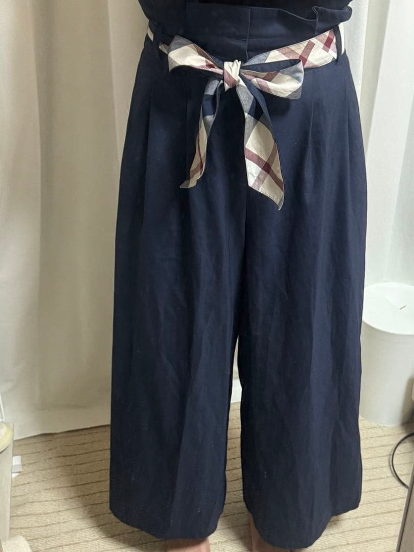 ブルーレーベルクレストブリッジネイビー ガウチョパンツ