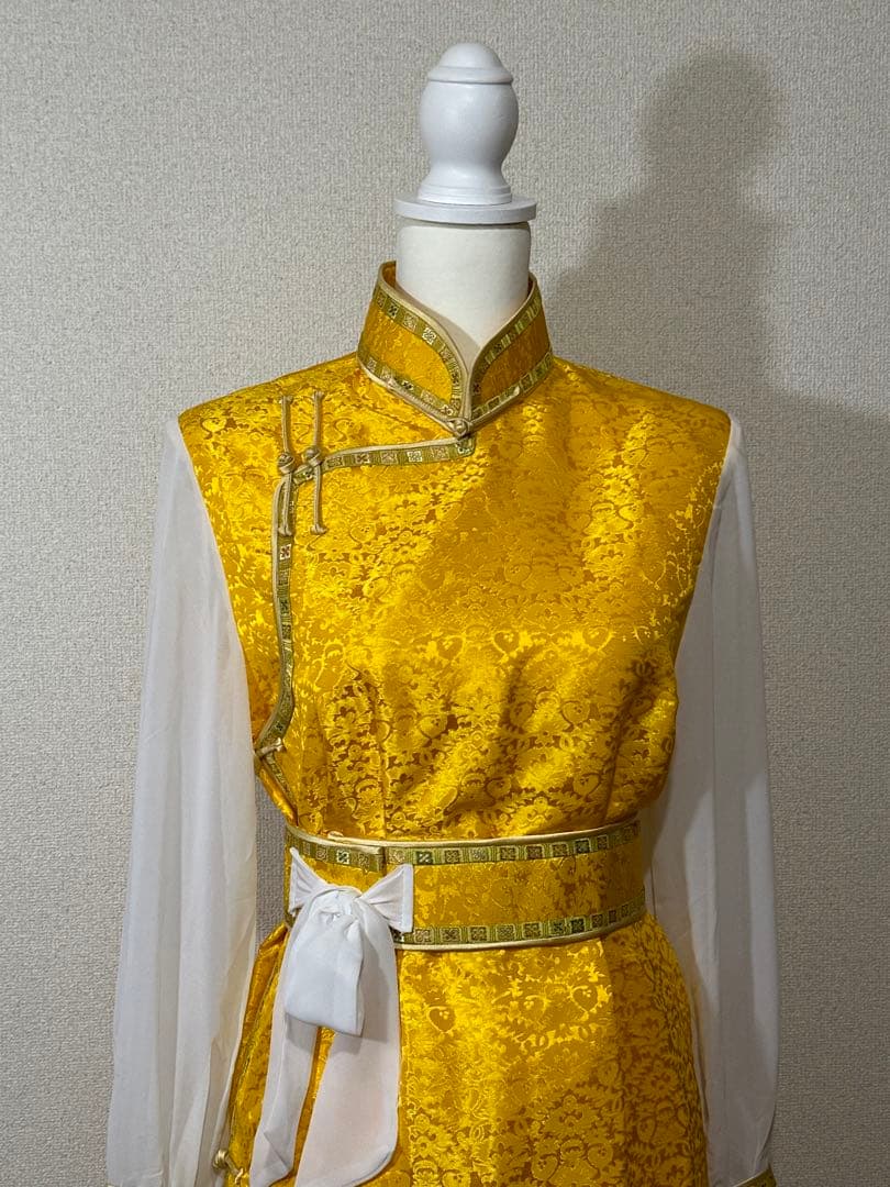 モンゴルの民族衣装　馬頭琴　モリンホール　モンゴルデール　VIVANT デール