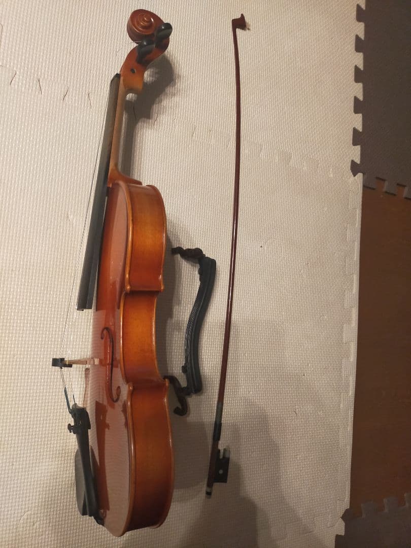 スズキSUZUKIバイオリンNO200.Size4/4.肩当て付き