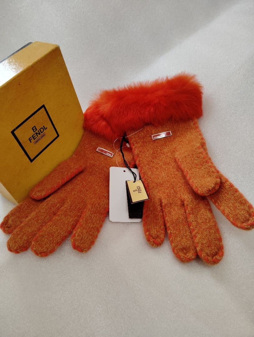 新品未使用タグ付 FENDI フェンディ ファー付手袋 オレンジ