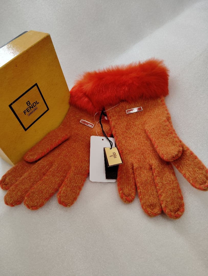 新品未使用タグ付 FENDI フェンディ ファー付手袋 オレンジ