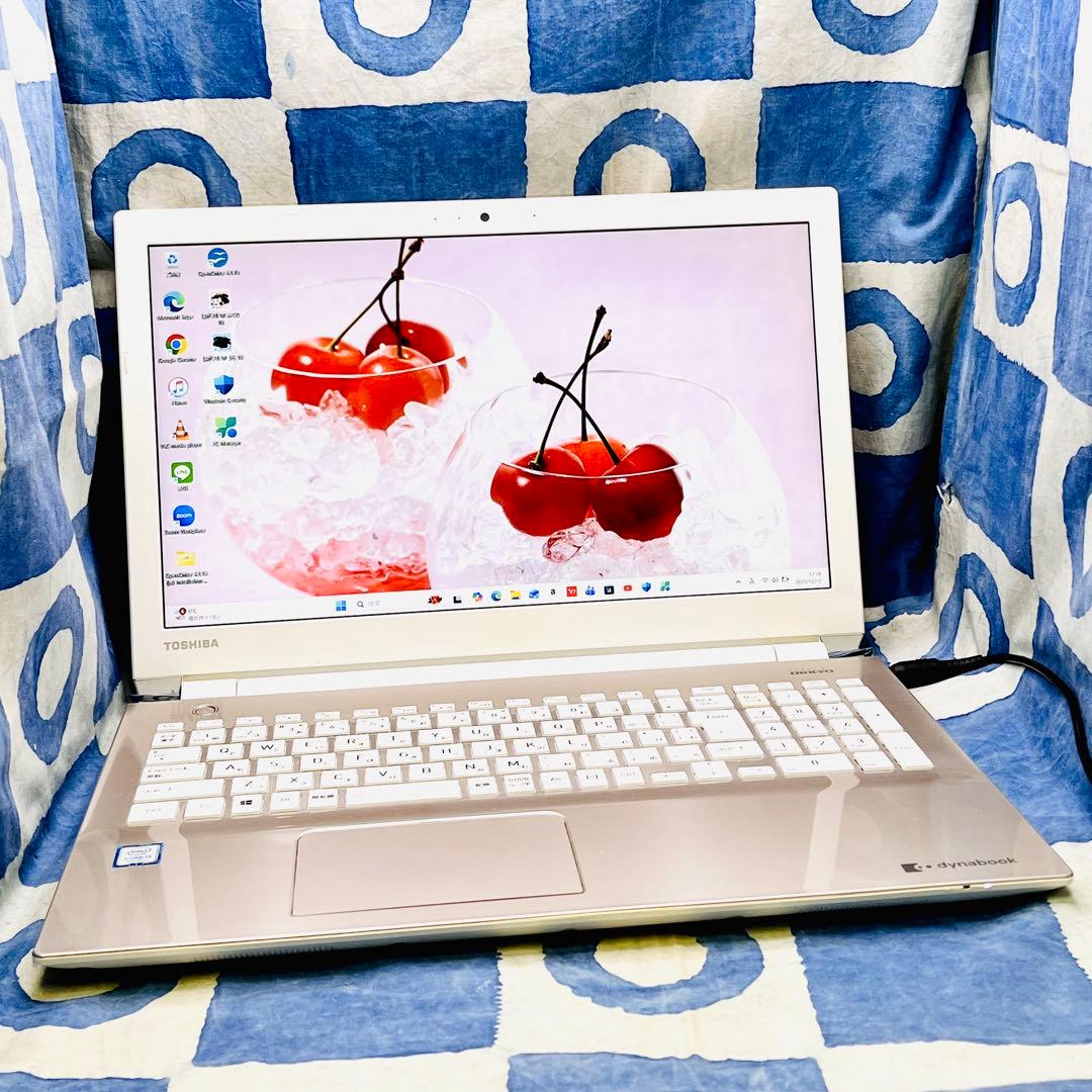 快適SSD☆お洒落ゴールドノートパソコン♪第7世代！カメラ付！Windows11